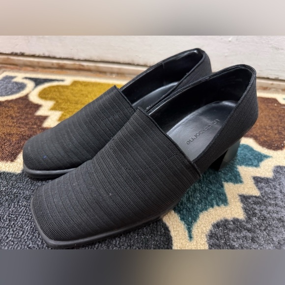 Liz Claiborne Shoes - Liz Claiborne vintage square toe black stretch knit loafer pumps fits like 7.5
